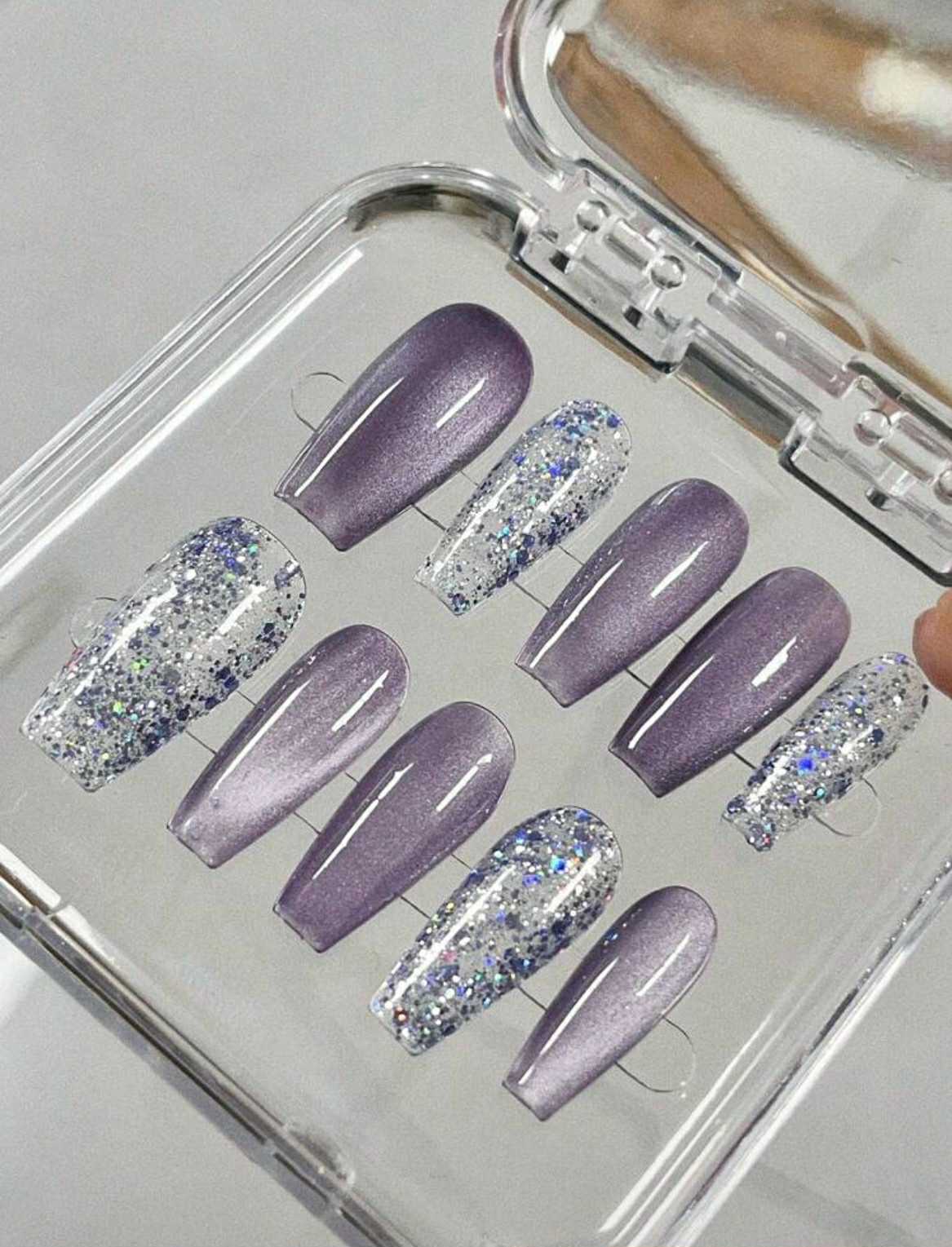 Press on NAGAI kaip salone levandų spalvos su blizgučiais