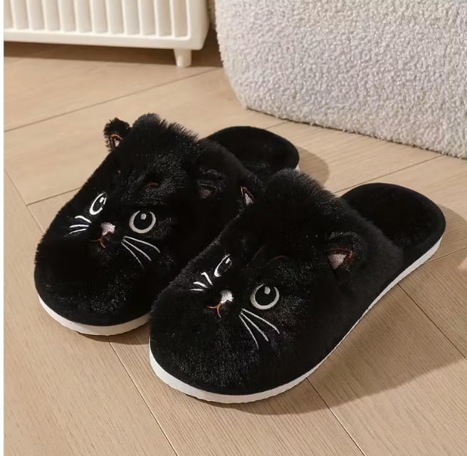 Juodos spalvos Šiltos žieminės moteriškos šlepetės su katinėlio snukučiu. Dydis- 36