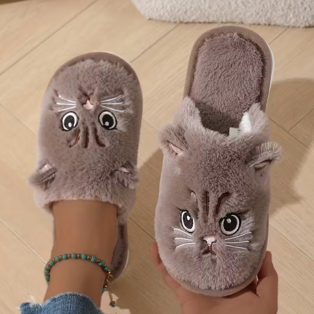 Šiltos , rudos šlepetės su katinuko snukučio aplikacija. Dydis 39/40