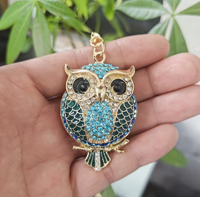 Raktų pakabukas-žėrinti  smaragdinės spalvos pelėda